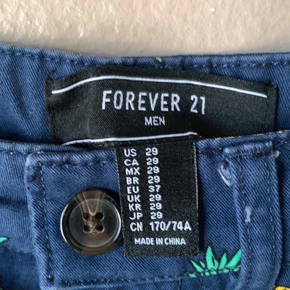 FOREVER 21 Men’s Pineapple Bermuda Shorts - Picture 3 of 6